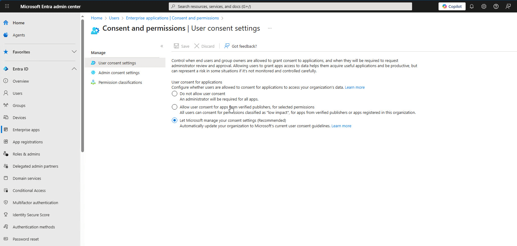 Dialog „Entra ID“ mit Benutzereinstellungen zur Zustimmung bei Unternehmensanwendungen, wobei die Option „Microsoft die Verwaltung Ihrer Zustimmungseinstellungen überlassen“ ausgewählt ist.